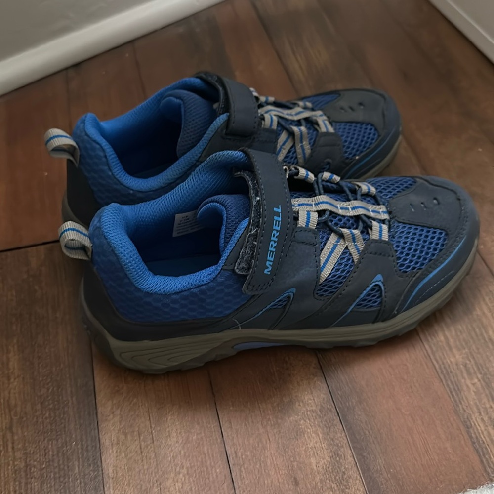 Like new in box Merrell hiking shoes Size 3.5